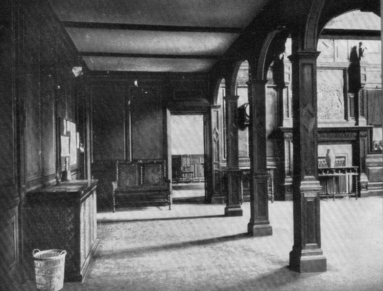 Glossop Hall entrance hall