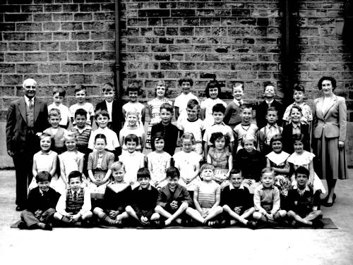 Hadfield St Andrews, Infant class, about 1959 or 60