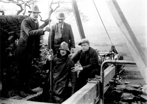 Police officers Ruck, Chadwick, Roe and Isaacs during the search