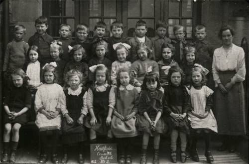 Hadfield Council School class, 1922