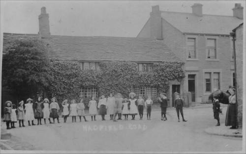 Hadfield Wesleyan Day School group outside Ivy Cottage, ca 1910